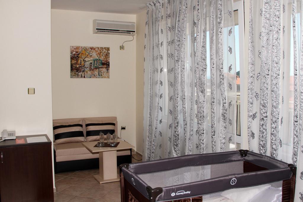 Vlasta Family Hotel Ράβντα Εξωτερικό φωτογραφία